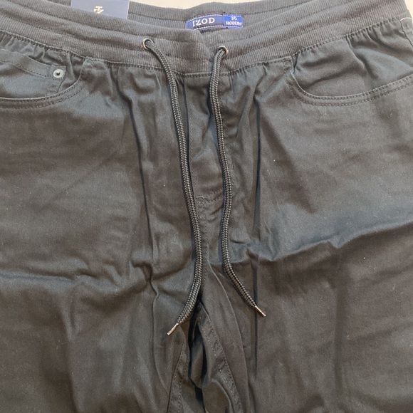 Izod SZ 30 Black Modern Fit Pull On Flat Front Shorts New D34 - Picture 6 of 10